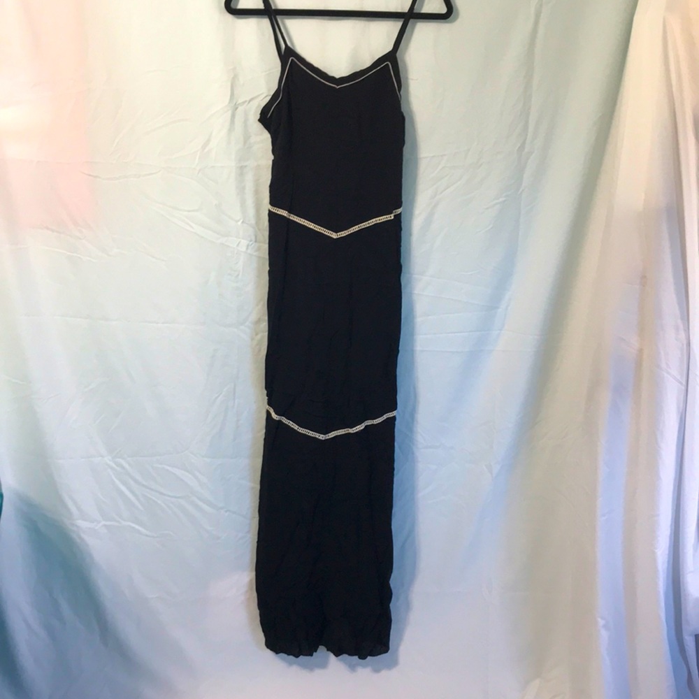 Casual O’Neill black dress with white detail